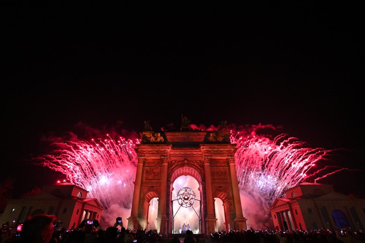 Mattarella in tram, poesia, musica e grandi star: parte Milano-Cortina