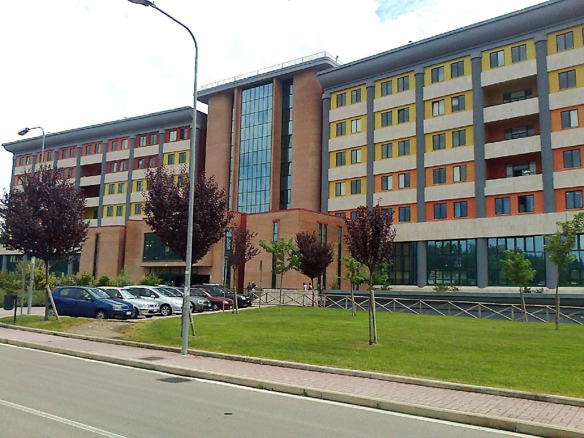 Frosinone – Spogliatoi inadeguati all’ospedale, infermieri costretti a cambiarsi nei bagni