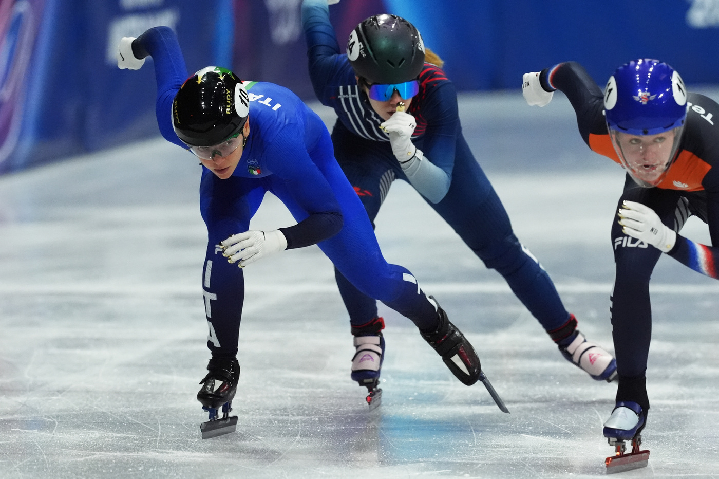 Milano Cortina – Altra medaglia d’oro per l’Italia: short track stellare, Fontana infinita