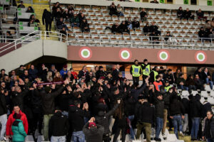 Torino – Contestazione a Cairo, sacchi di letame fuori al Filadelfia