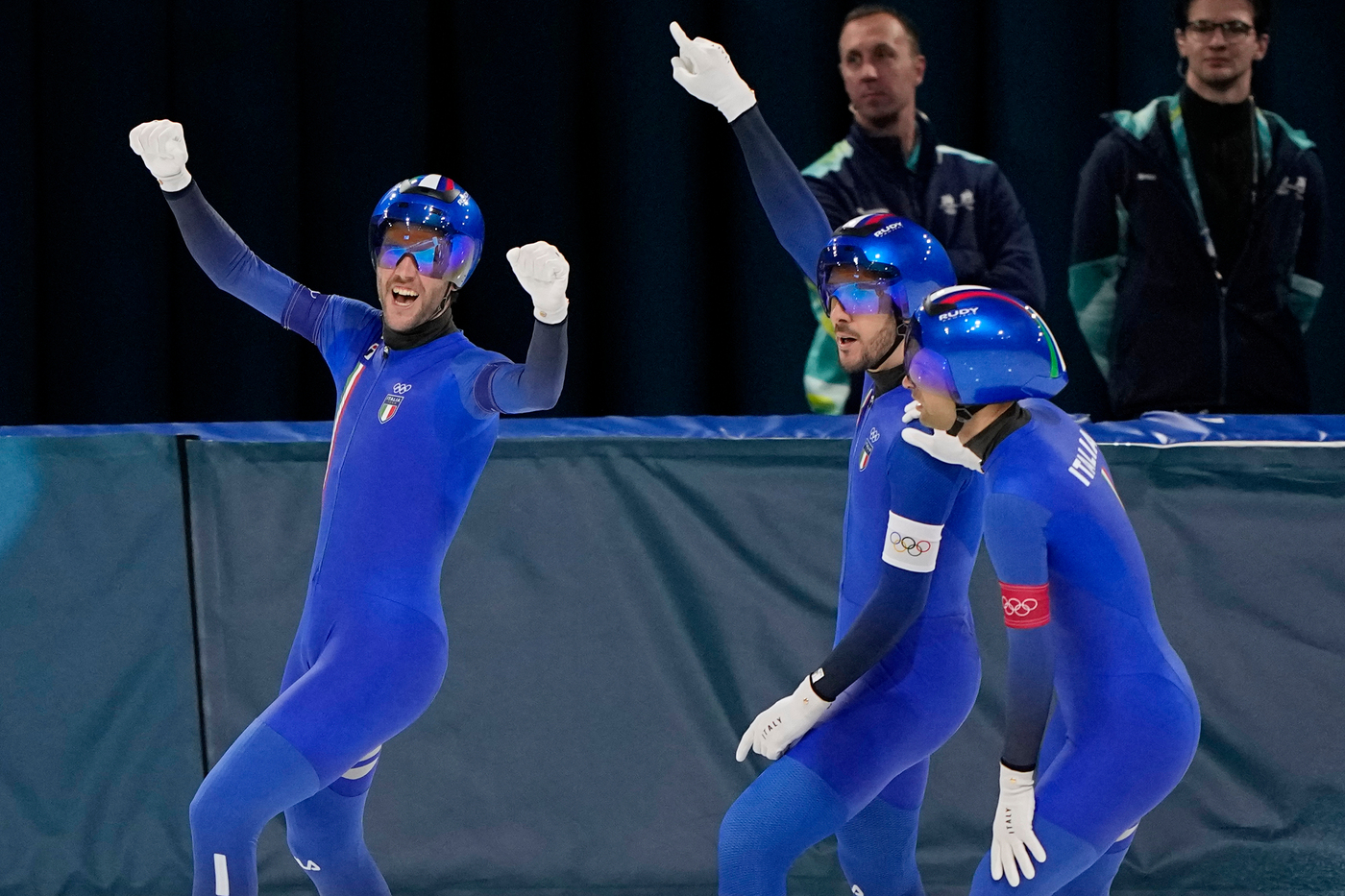 Olimpiadi – Brilla l’azzurro, altra medaglia d’oro a Milano: Italia sul tetto nell’inseguimento maschile pattinaggio velocità