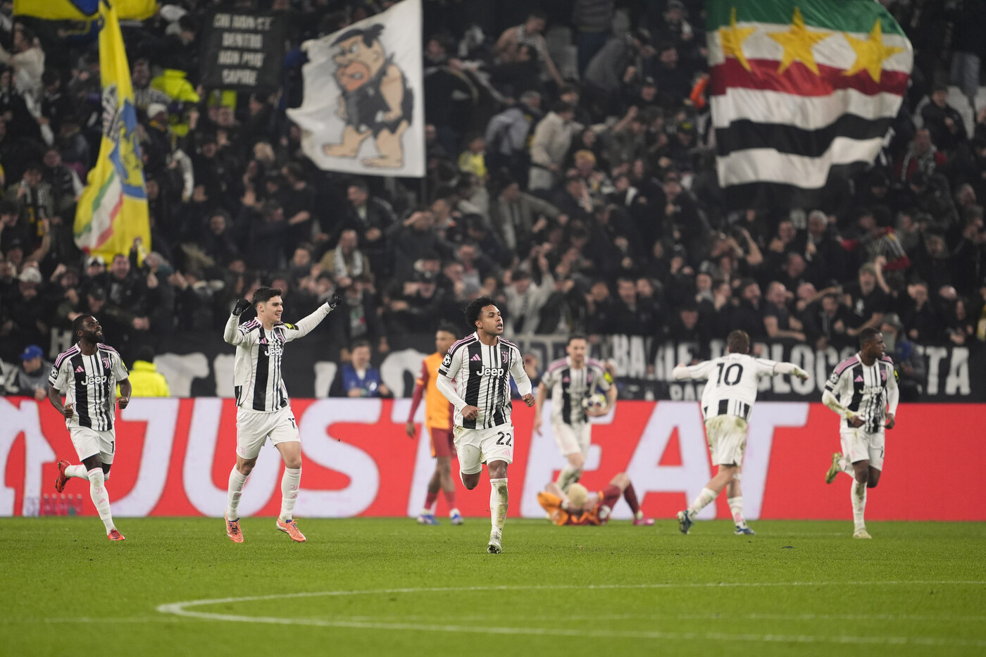 Champions – La notte dell’orgoglio Tricolore: standing ovation Juve, mission impossible Dea