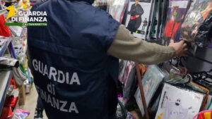 Caltanissetta, sequestrati 3 mila articoli di Carnevale non sicuri