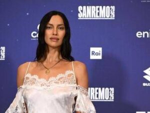 sanremo-2026-chi-e-irina-shayk-la-top-model-russa-co-conduttrice-terza-serata