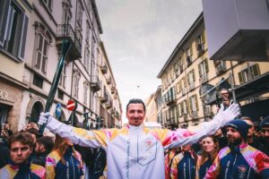 Milano Cortina, emozione e fermento: anche Ibra e Chivu tedofori per le strade come Allegri