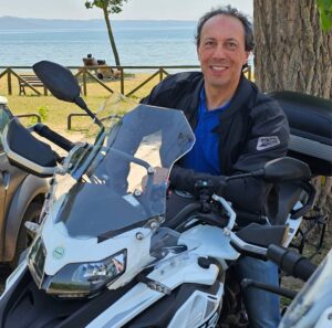 Viterbo piange la morte di Claudio Cavalloro, fotografo e appassionato di moto: “Una persona meravigliosa”