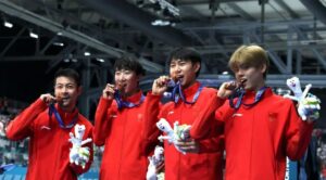 Pattinaggio, storico bronzo per la Cina nell’inseguimento a squadre