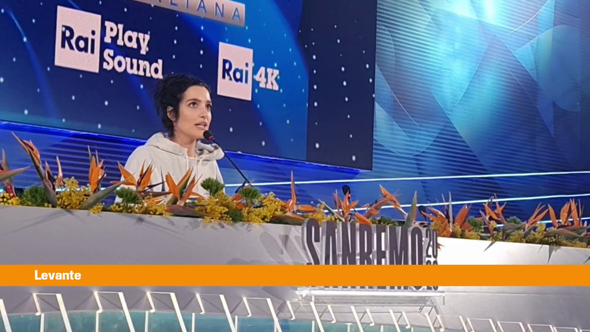 sanremo-levante-con-gaia-un-bacio-daffetto-non-una-provocazione