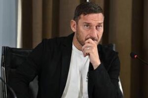 Ritorno alla Roma, Totti conferma: “Ne stiamo parlando”. Conto alla rovescia a Trigoria