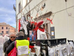 Viterbo – Il Carnevale viterbese esplode tra colori, musica e sorrisi: grande successo per la nona edizione