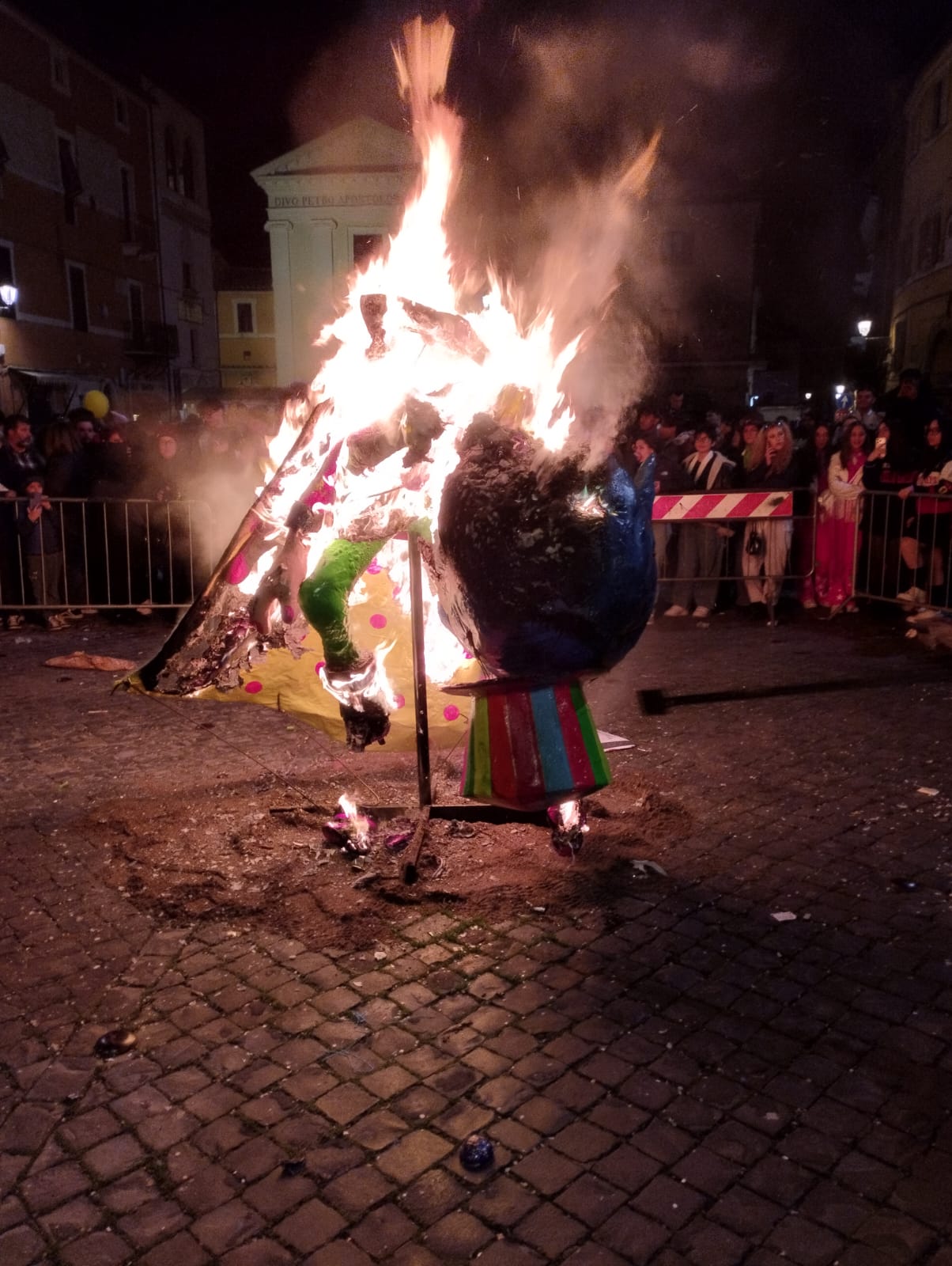 “Parcheggi a pagamento e zero controlli”: a Civita Castellana chiuso il Carnevale divampano le polemiche