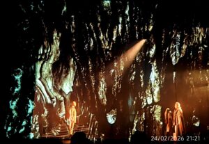 L’attualità della Divina Commedia, tra effetti scenici ed immagini immersive, in scena al Brancaccio