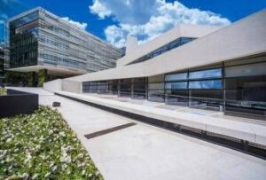 angelini-academy-e-ie-business-school-insieme-per-sviluppare-il-talento-1-mln-di-euro-per-10-borse-di-studio