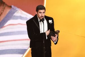 Grammy nel segno di Bad Bunny e delle proteste anti-ICE. Trump “Show inguardabile”