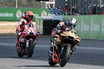 Moto GP – In Thailandia subito scintille del destino: penalizzato Marquez, Sprint Race ad Acosta. Male Bagnaia