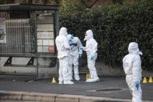 Milano, sparatoria in zona Rogoredo tra rapinatore e polizia: l’uomo è gravissimo