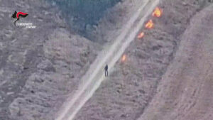 Incendio nel trapanese, autore del rogo ripreso mentre appicca il fuoco