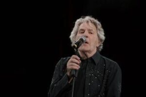 sanremo-2026-fausto-leali-riceve-il-premio-alla-carriera-60-anni-di-musica