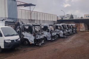 Ariccia – Diede fuoco per ritorsione a 6 mezzi per la raccolta rifiuti: braccialetto elettronico per un quarantaseienne dei Castelli Romani