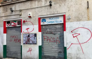 Roma – “Fasci di merda”, vandalizzata la sede storica di Fdi della Garbatella: Giorgia Meloni la frequentava da giovane (VIDEO)