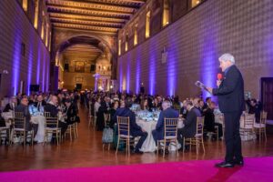 Nel galà di Carnevale di Asl RM1 e Ail Roma condotto da Pino Insegno raccolti 113.000 euro per le cure domiciliari