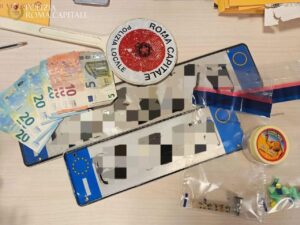 Roma – Circolava con targa clonata su veicolo rubato e con dosi di stupefacenti: fermato