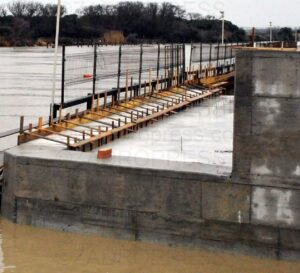 Montalto di Castro – Forza Italia: “Un muro in cemento di oltre due metri a piazzale dei Pescatori”
