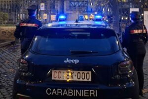 Roma – Tenta di rubare una bicicletta e punta un coltello contro il condomino che cerca di fermarlo: arrestato un quarantatreenne