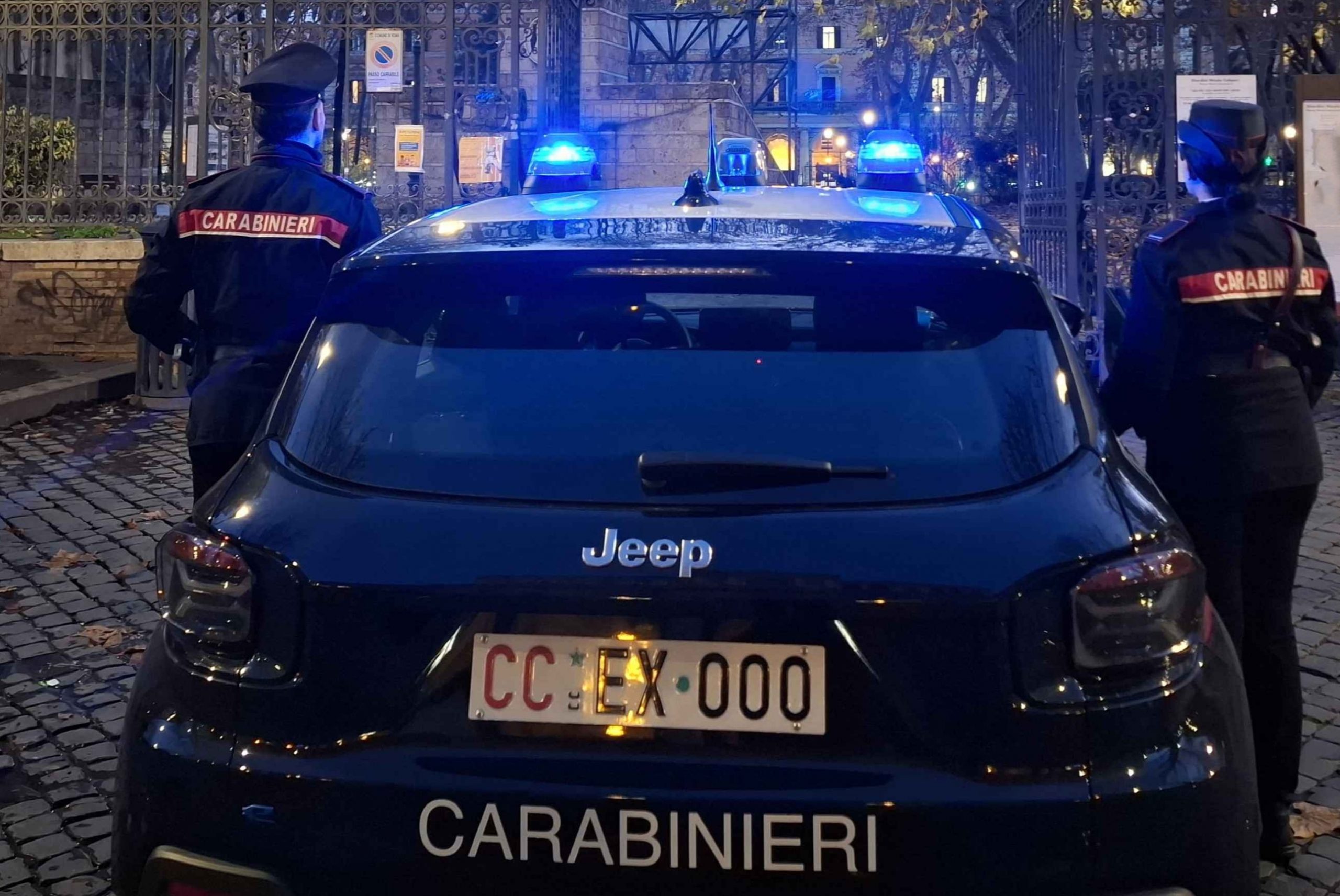 Roma – Tenta di rubare una bicicletta e punta un coltello contro il condomino che cerca di fermarlo: arrestato un quarantatreenne