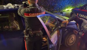 Roma – Lotta al narcotraffico, 22 arresti. Un marocchino per evitare le manette ingerisce una lametta: ricoverato d’urgenza al Tor Vergata