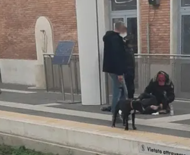 Civitavecchia – Emergenza senzatetto, clochard soccorso dai carabinieri: “Massima attenzione da parte del Comune”