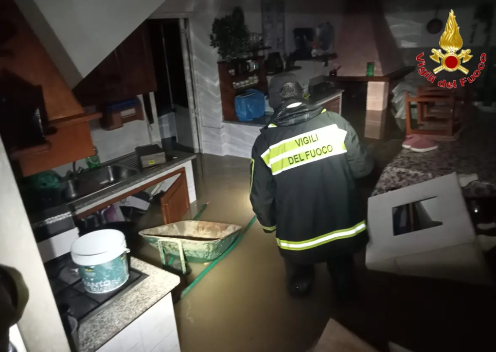 Civitavecchia – Nubifragio nella notte: disagi e allagamenti a Sant’Agostino (FOTO)