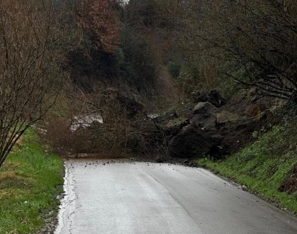 Vignanello – Maltempo, frana blocca la Vignanellese: strada chiusa