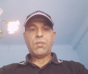 Cade sui binari e viene travolto dal treno: tragedia alla stazione, morto un 54enne