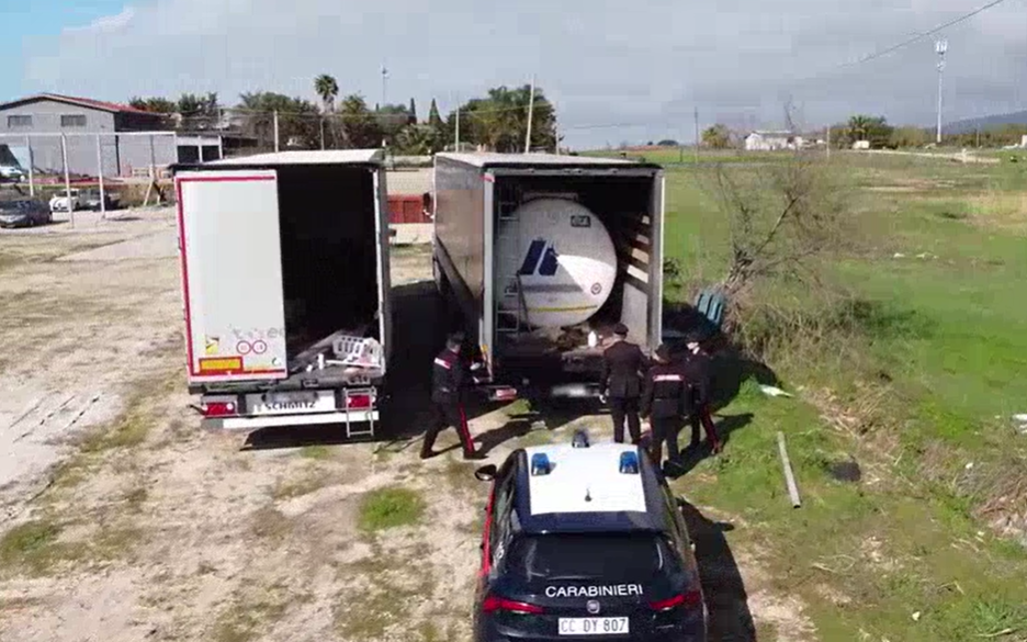 Cerveteri – Bucano l’oleodotto e rubano carburante per aerei: scoperta maxi-raffineria clandestina da 100mila euro (FOTO)