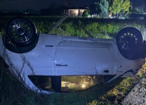 Ladispoli – Auto cappotta all’uscita di un locale, ragazza messa in salvo dagli operatori di AR Security