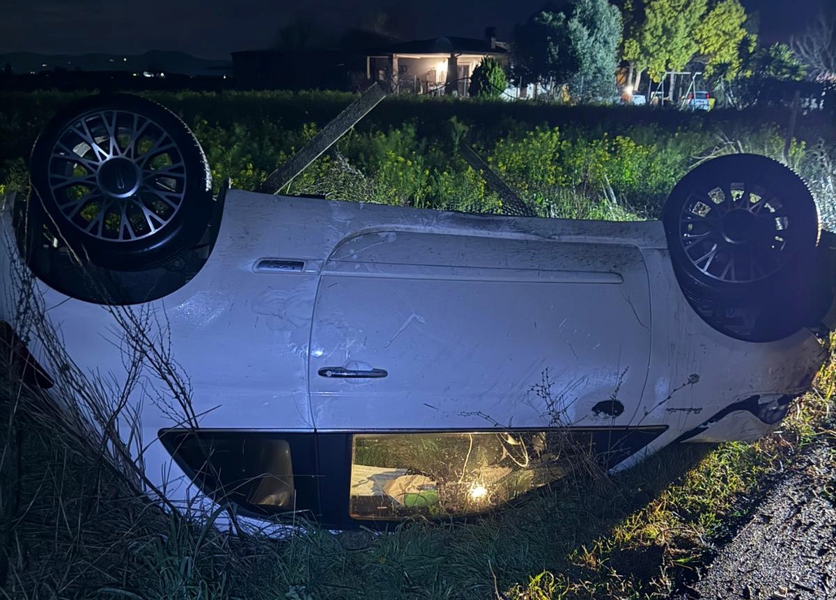 Ladispoli – Auto cappotta all’uscita di un locale, ragazza messa in salvo dagli operatori di AR Security