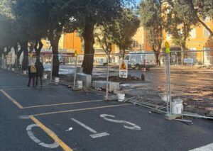 Mercato di Civitavecchia, i lavori di restauro della piazza non partono: “Degrado e sporcizia la fanno da padrona”