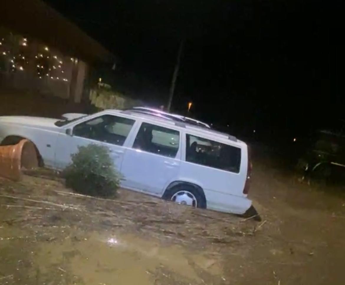 Cerveteri – Esonda il fosso Furbara, attività commerciali allagate e auto sommerse da fango e detriti (FOTO)
