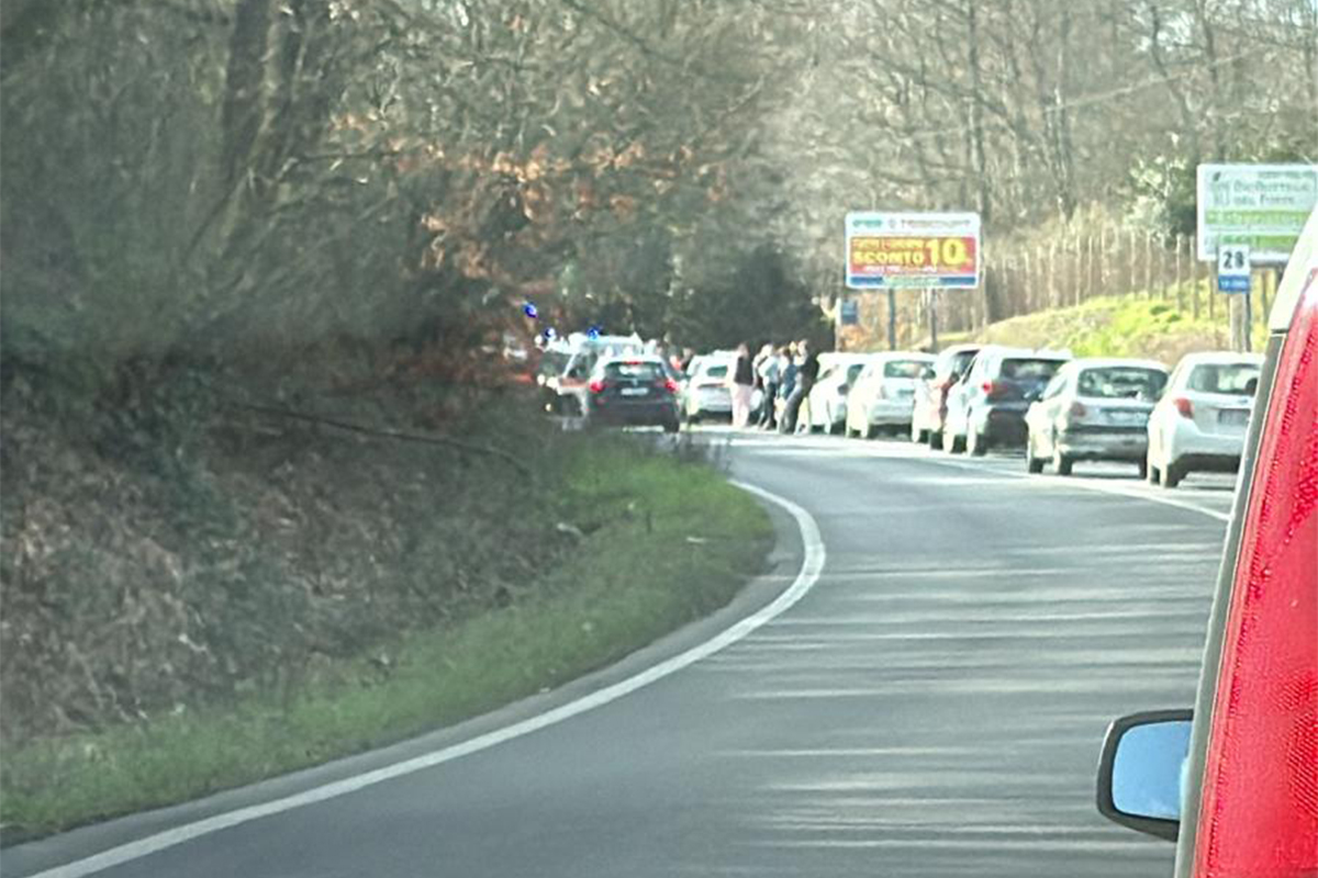 Scontro auto-pullman tra Bracciano e Manziana, Braccianese Claudia bloccata (FOTO)