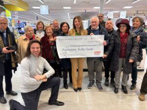 Civitavecchia – Unicoop Etruria dona fondi all’associazione “In The Clauds”: serviranno per ecografie mammarie su ragazze fuori screening