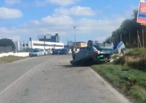 Viterbo – Auto si ribalta sulla Tuscanese, il conducente trasferito in ospedale