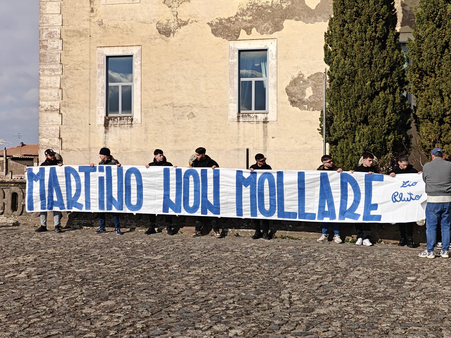 viterbo-san-martino-si-ferma-lultimo-coro-per-giovanni-il-gigante-biancoceleste-strappato-alla-vita