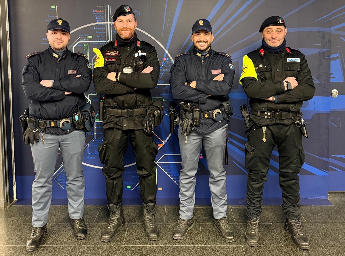 Roma – Donna si accascia a terra sulla banchina della metro B, salvata dagli agenti PolMetro e dal personale Atac