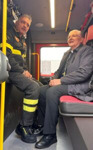 Anche il vescovo Piazza affascinato dai Vigili del fuoco di Viterbo