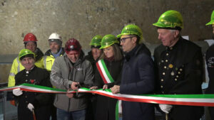 Miniere turistiche, un nuovo trenino elettrico nel sito Raibl di Cave del Predil