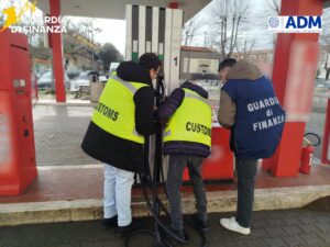Viterbo – Sigilli a due distributori di carburante: licenze ritirate per interdittiva antimafia