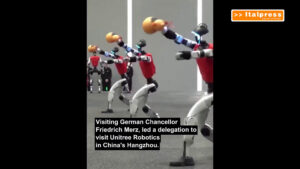 Il cancelliere tedesco Merz visita un’azienda cinese di robot umanoidi