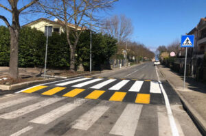 Capodimonte – Quattro attraversamenti pedonali rialzati per la sicurezza: “Più tutela e migliore accesso al lungolago”