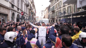 Milano-Cortina 2026, Zlatan Ibrahimovic tedoforo: le immagini